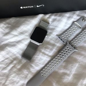 Apple Watch Nike Series 2 + 42mm silver aluminum